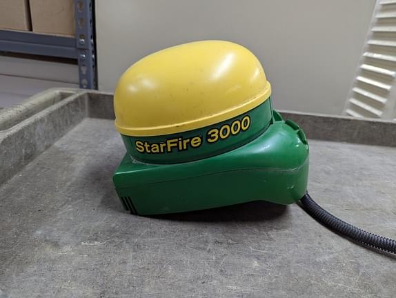Image of John Deere StarFire 3000 Image 0
