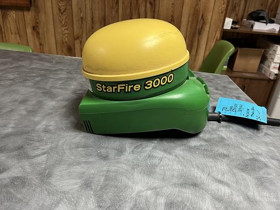 Image of John Deere StarFire 3000 equipment image 2