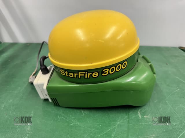 Image of John Deere StarFire 3000 equipment image 2