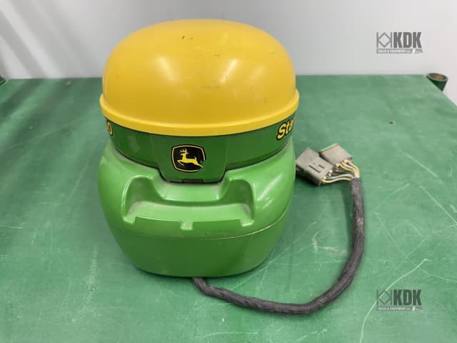 Image of John Deere StarFire 3000 equipment image 1