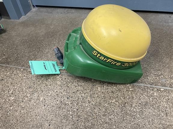 Image of John Deere StarFire 3000 equipment image 2