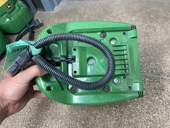Image of John Deere StarFire 3000 equipment image 4