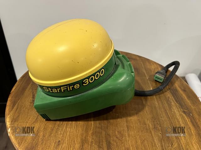 Image of John Deere StarFire 3000 equipment image 4