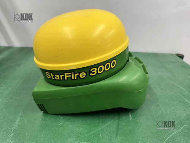 Image of John Deere StarFire 3000 equipment image 2