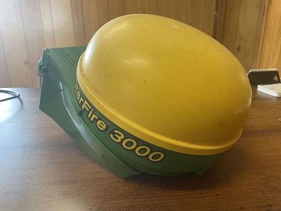 Image of John Deere StarFire 3000 equipment image 3