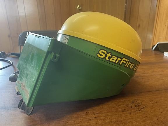 Image of John Deere StarFire 3000 equipment image 2