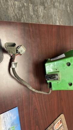 Image of John Deere StarFire 3000 equipment image 4