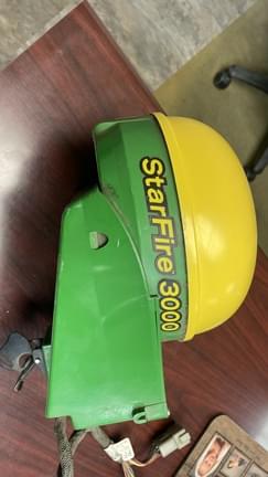 Image of John Deere StarFire 3000 equipment image 2