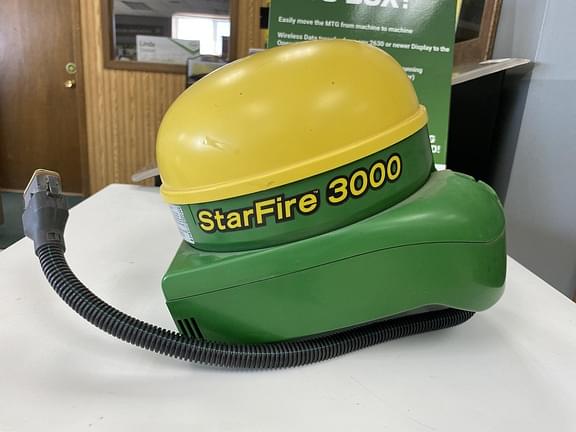 Image of John Deere StarFire 3000 equipment image 3