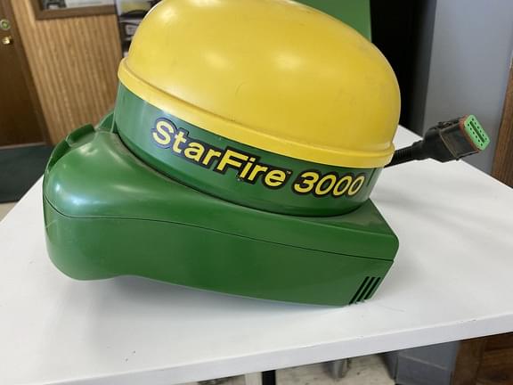 Image of John Deere StarFire 3000 equipment image 1