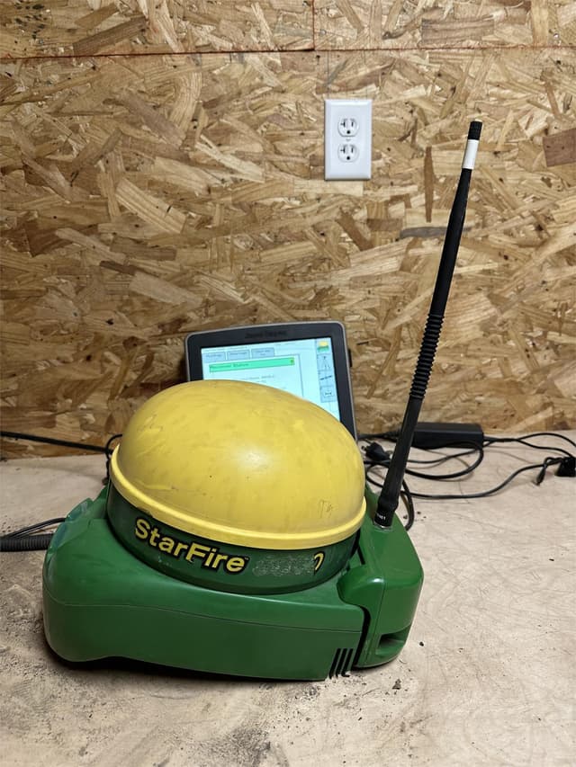 Image of John Deere StarFire 3000 equipment image 1