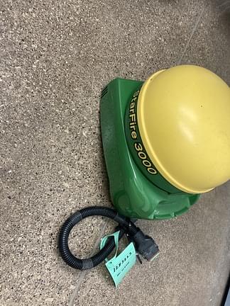 Image of John Deere StarFire 3000 equipment image 2