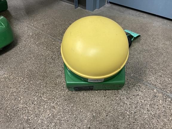 Image of John Deere StarFire 3000 equipment image 3