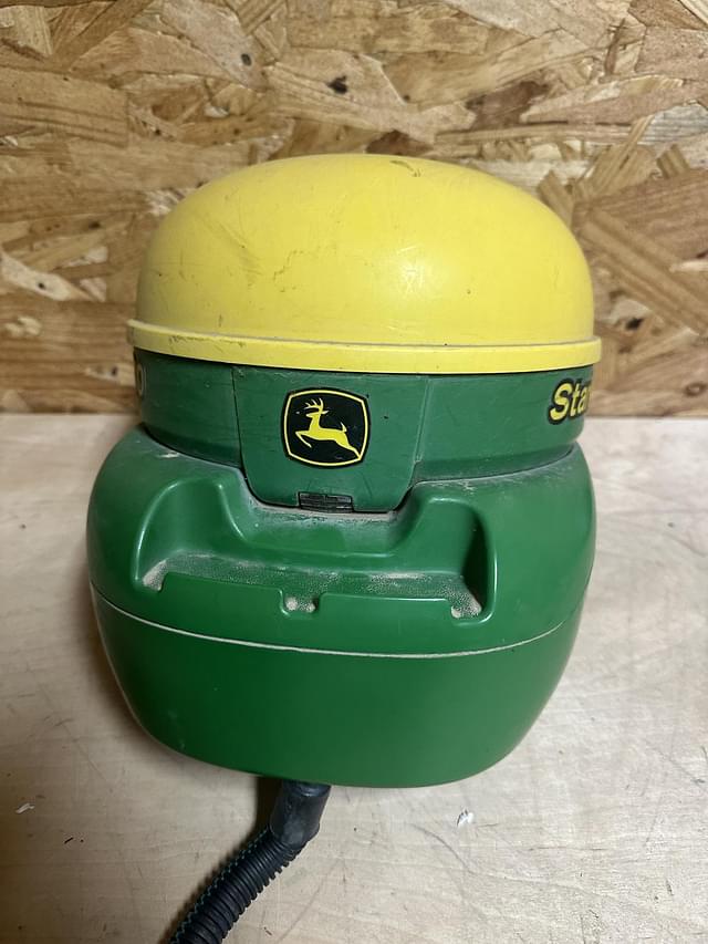 Image of John Deere StarFire 3000 equipment image 2