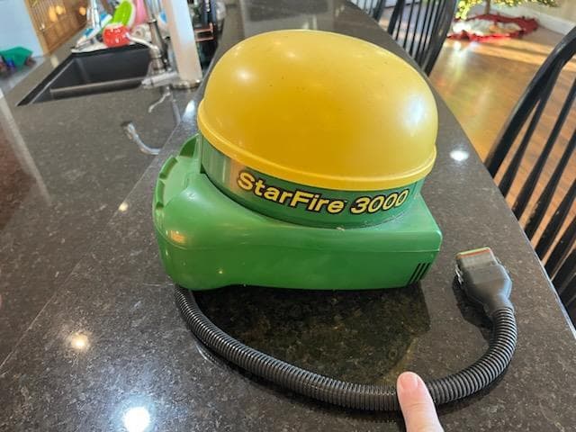 Image of John Deere StarFire 3000 equipment image 4