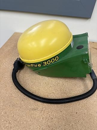 Image of John Deere StarFire 3000 equipment image 2