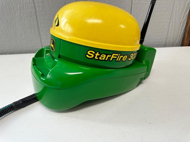 Image of John Deere StarFire 3000 equipment image 1