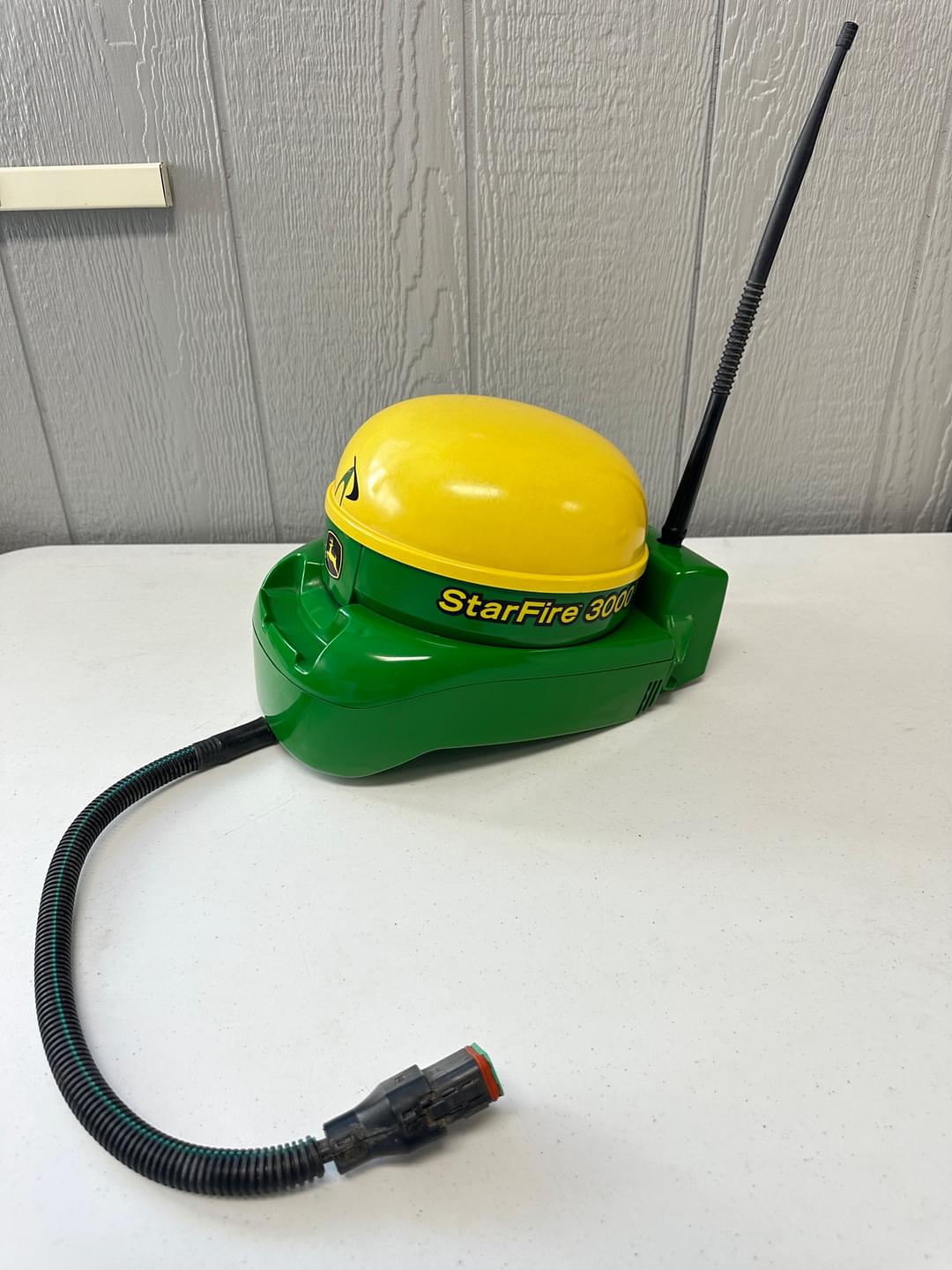 Image of John Deere StarFire 3000 Primary image