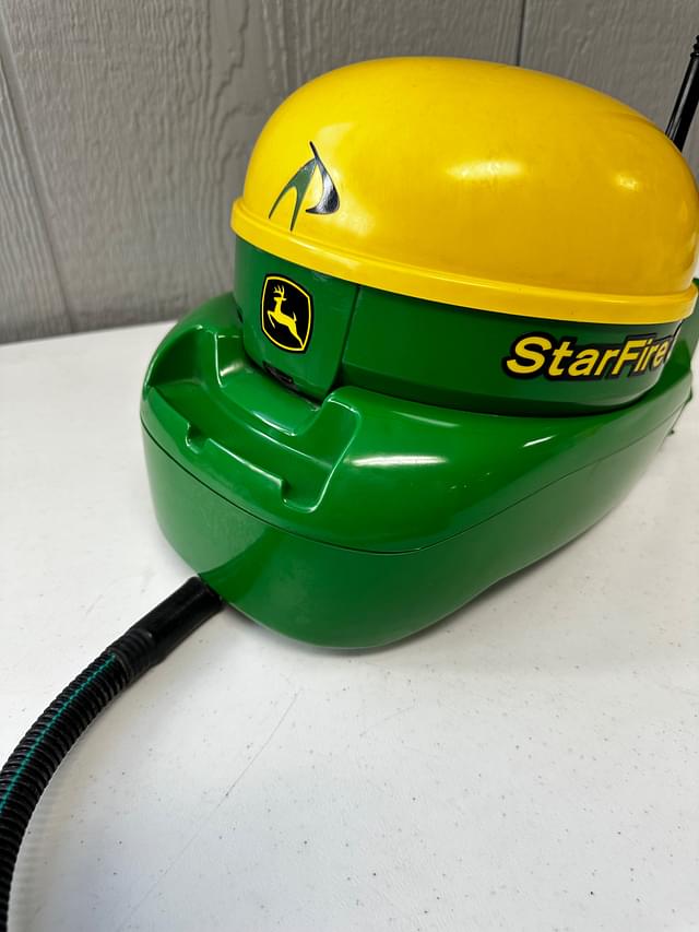 Image of John Deere StarFire 3000 equipment image 2