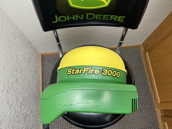 Image of John Deere StarFire 3000 equipment image 1