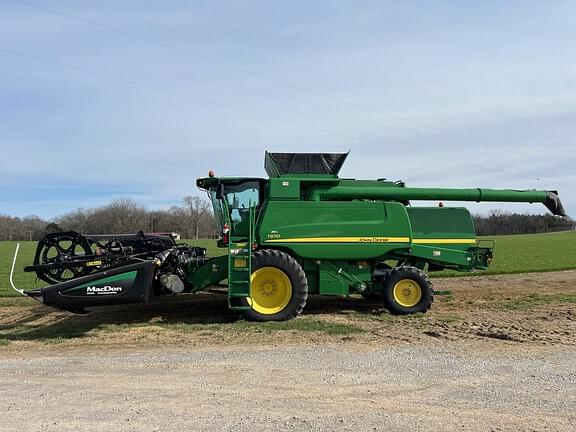 Image of John Deere T670 equipment image 2