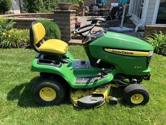 Image of John Deere X300 equipment image 3