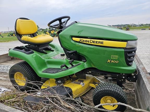 Image of John Deere X300 equipment image 1