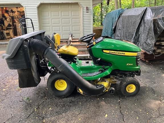 Image of John Deere X300 equipment image 4