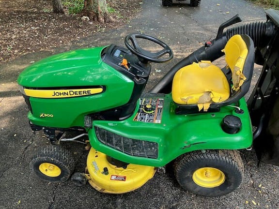 2012 John Deere X300 Equipment Image0