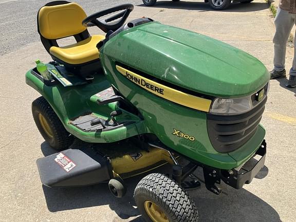 Image of John Deere X300 equipment image 4