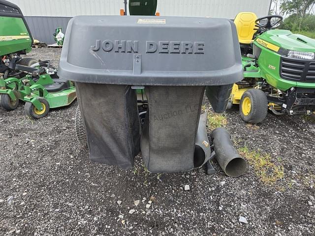 Image of John Deere X300 equipment image 3