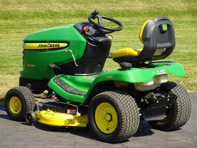 Image of John Deere X304 equipment image 4