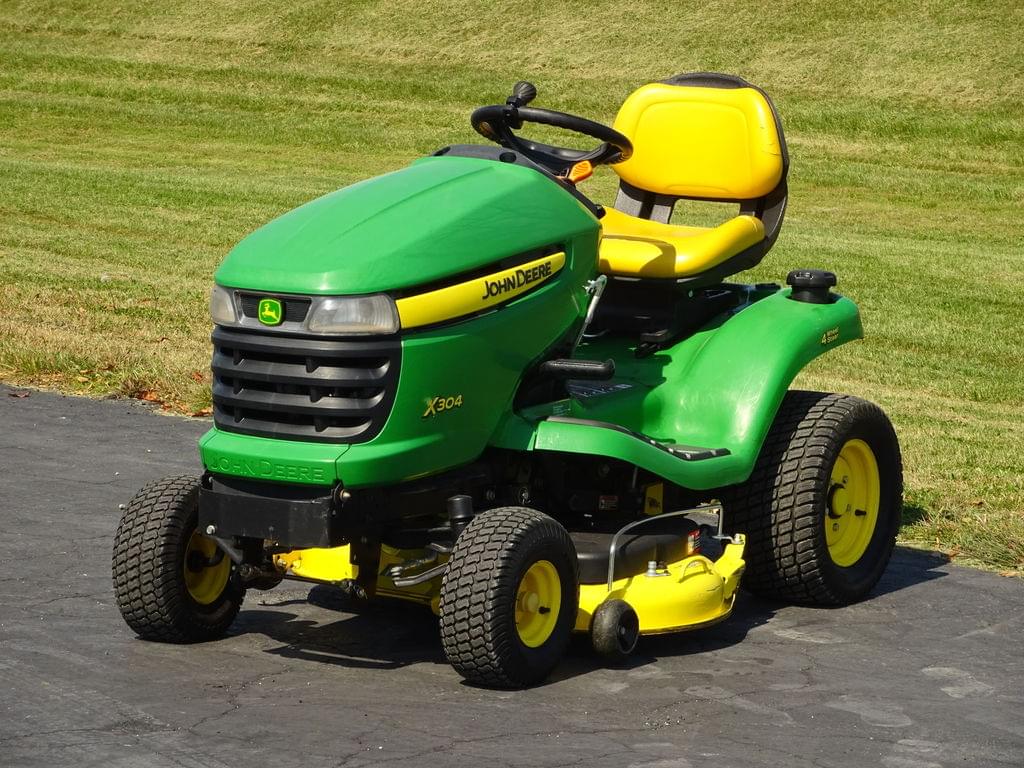 Image of John Deere X304 Primary image