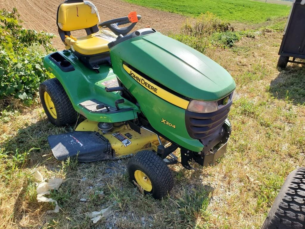 Main image John Deere X304