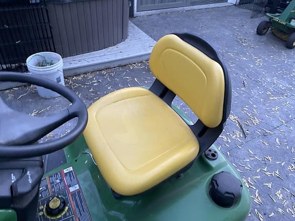 Image of John Deere X304 equipment image 4