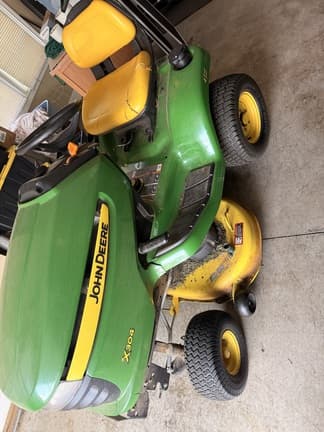 Image of John Deere X304 equipment image 1