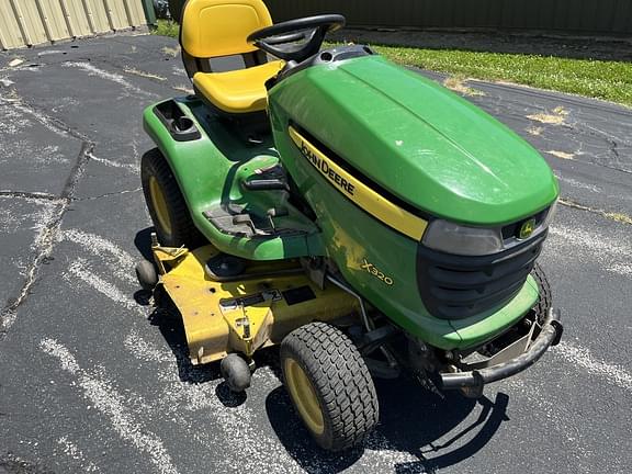 Image of John Deere X320 equipment image 4