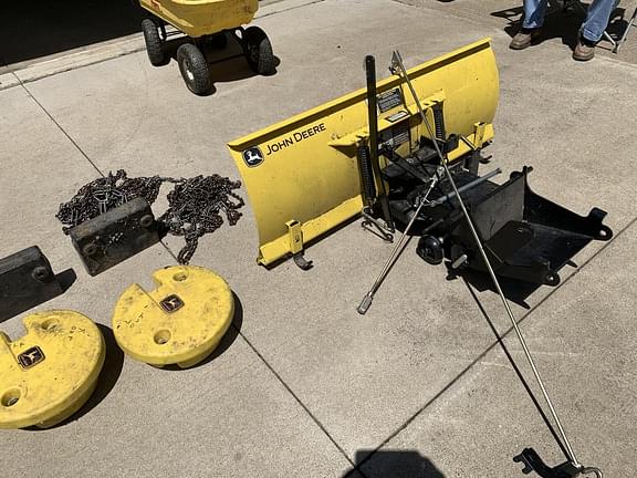Image of John Deere X500 equipment image 3