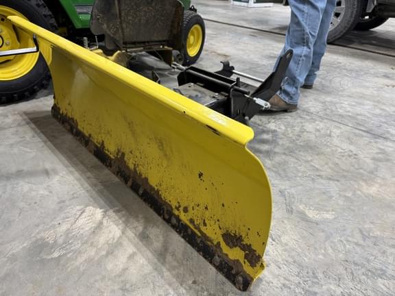 Image of John Deere X540 equipment image 4