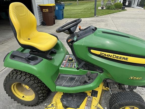 Image of John Deere X540 equipment image 3