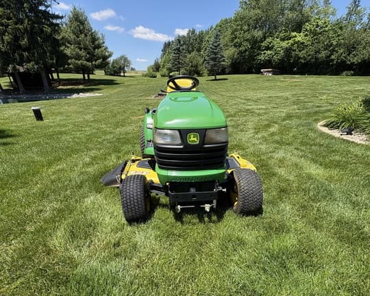 Image of John Deere X700 equipment image 3