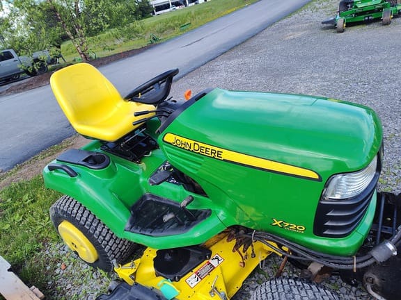 2012 John Deere X720 Equipment Image0