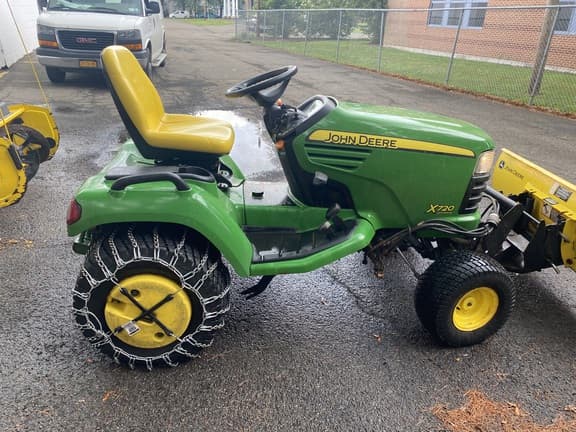 Image of John Deere X720 equipment image 3