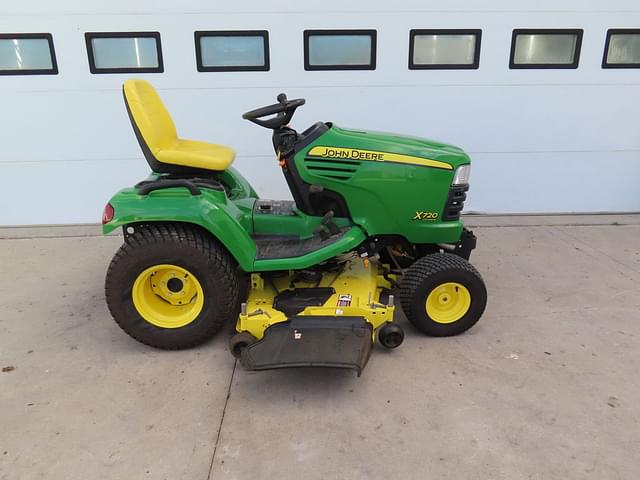 Image of John Deere X720 equipment image 3