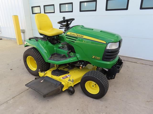 Image of John Deere X720 equipment image 4