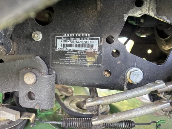 Image of John Deere X720 equipment image 1