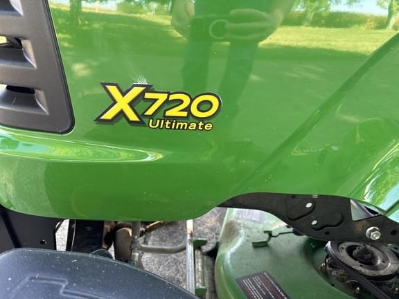 Image of John Deere X720 equipment image 3