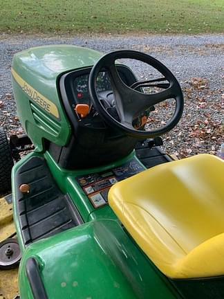 Image of John Deere X720 equipment image 2