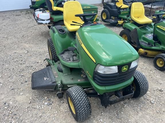 Image of John Deere X720 equipment image 1