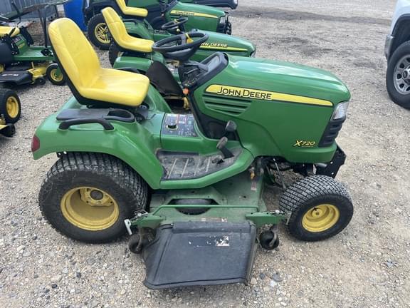 Image of John Deere X720 equipment image 2